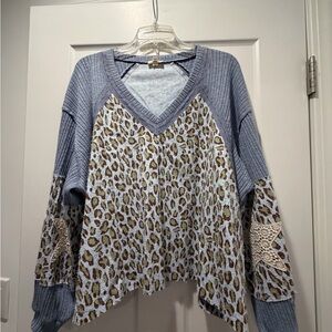 POL V-Neck Sweater with Leopard Print in Blue and Cream